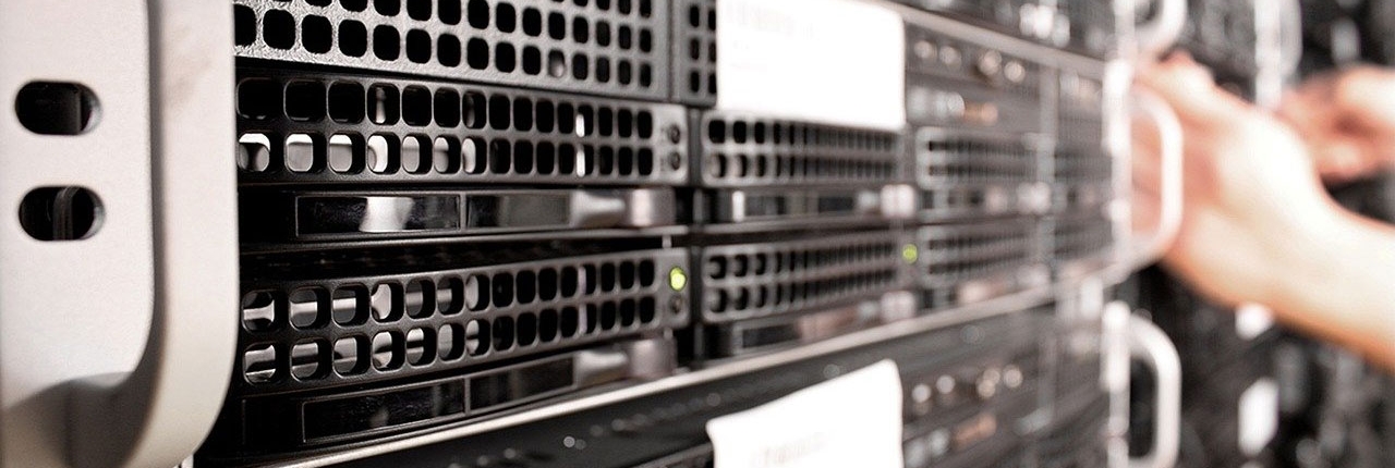 Racks servidores - Servicio de montaje, instalaciones y mantenimiento - Redes y comunicaciones informáticas Racks servidores - montaje, instalaciones y mantenimiento - redes y comunicaciones informáticas
